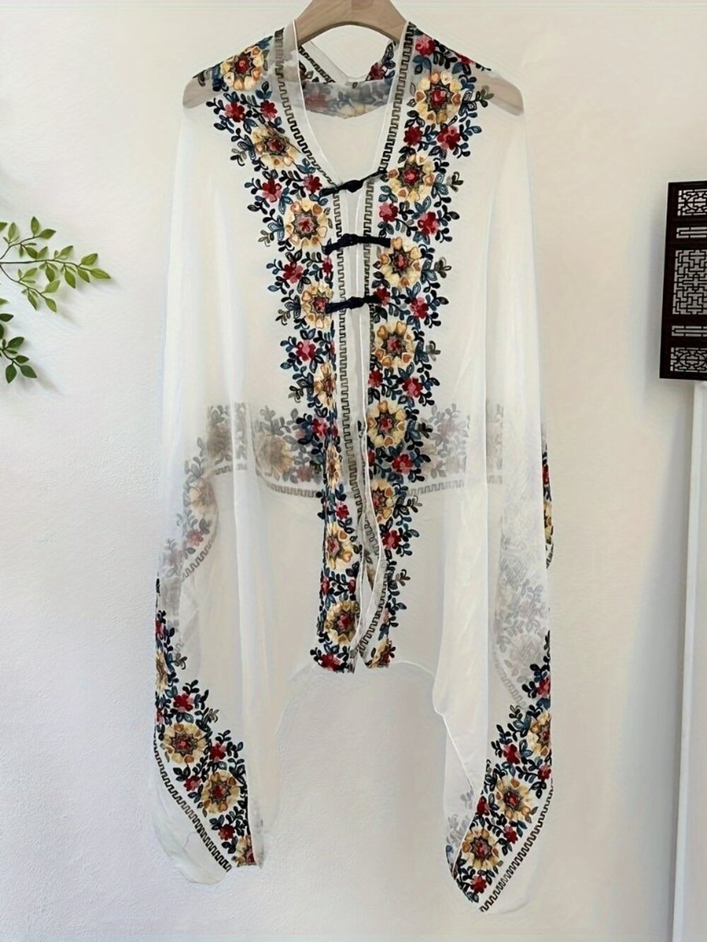 Unbranded Hand-Embroidered White Clasp Shawl floral NEW beach‎ shawl OS